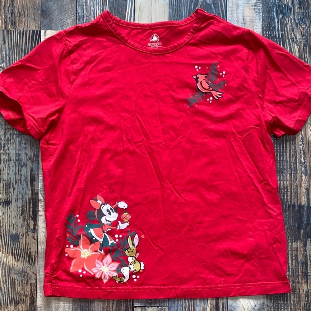 Vintage Disney Red Minnie Mouse Christmas Tee with Cartoon Print